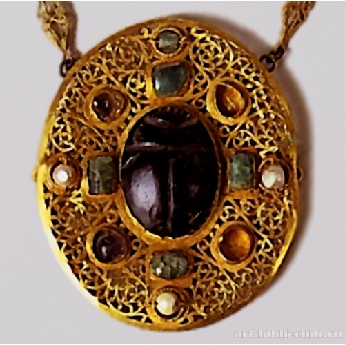 Подвеска со скарабеем