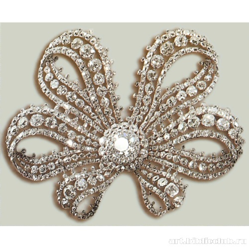 Брошь в виде банта