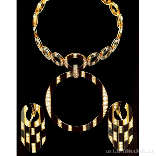 Колье с подвеской и парные подвесные серьги