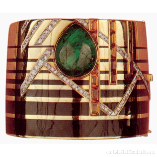 Браслет на запястье