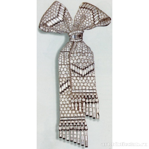 Брошь в виде банта