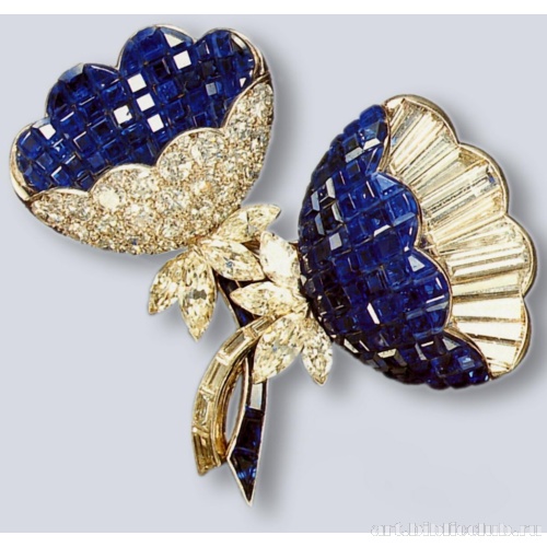 Брошь в виде цветов