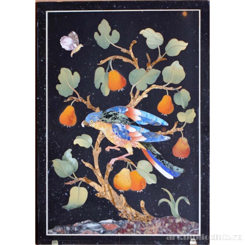 Панель с попугаем на ветке груши