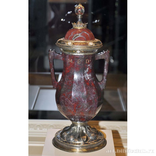 Ваза с двумя ручками и крышкой