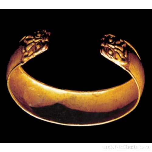 Браслеты незамкнутой формы с изображением львов на концах