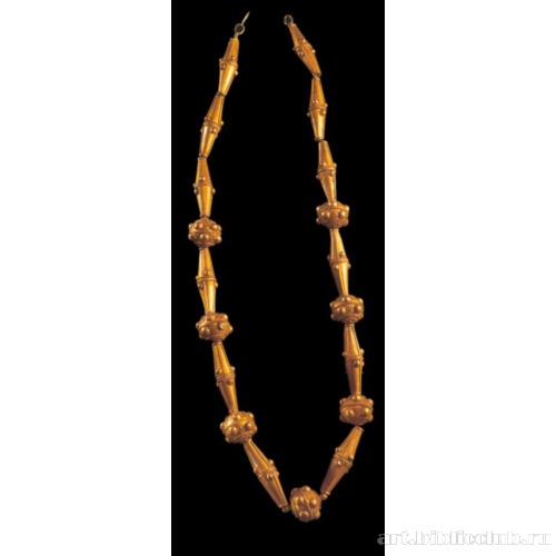 Золотое ожерелье из больших биконических и круглых бусин, украшенных проволокой и зернью