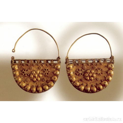 Золотые серьги в форме полумесяца, с цветочным узором, выполненным зернью