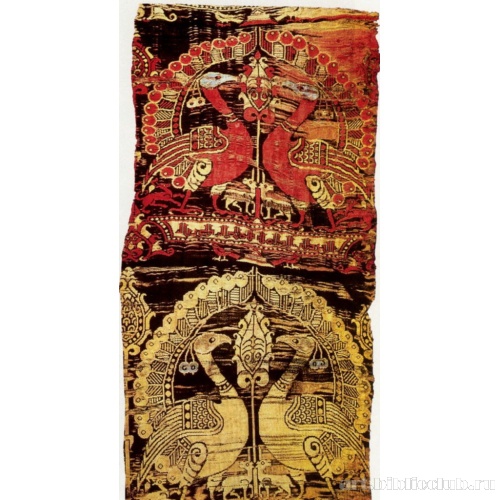 Ткань с изображением павлинов. Фрагмент