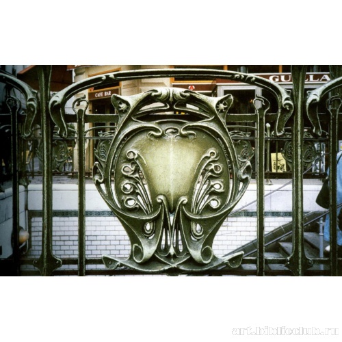 Чугунная решетка для входа в метро