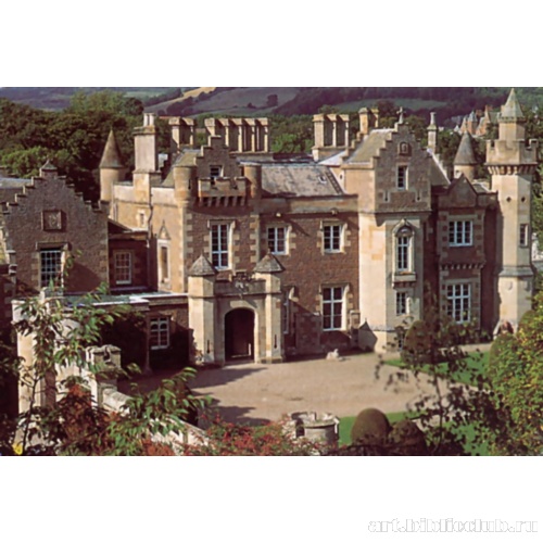 Абботсфорд-Хаус. Фасад, выходящий на реку