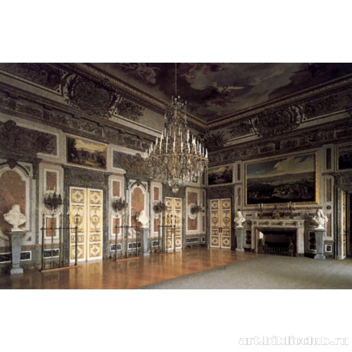 Замок Херренкимзе. Зал гвардейцев