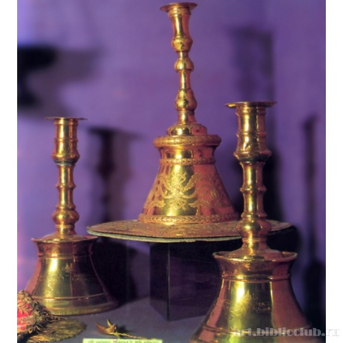 Золотые подсвечники