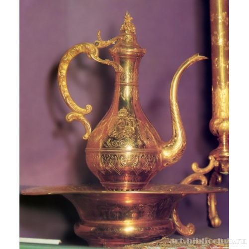 Золотой кувшин для умывания с блюдом