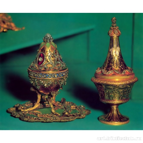 Фляжки для воды, украшенные эмалью