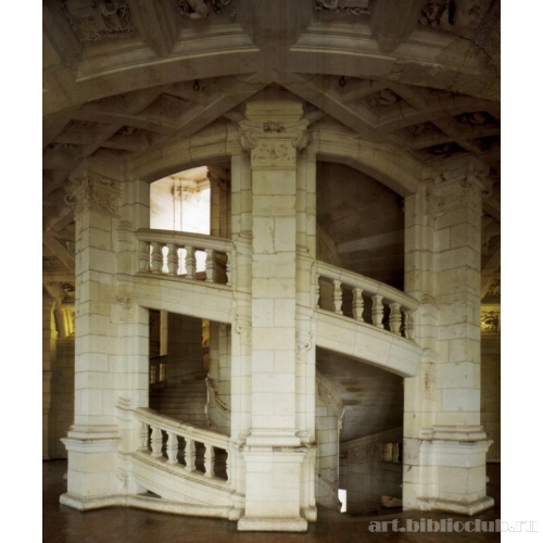 Двухмаршевая центральная винтовая лестница