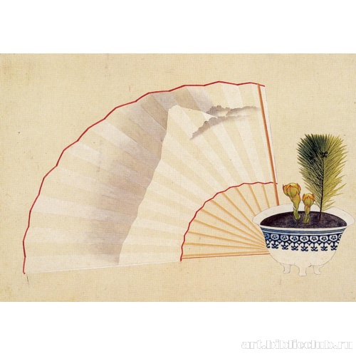 Веер и цветущее растение