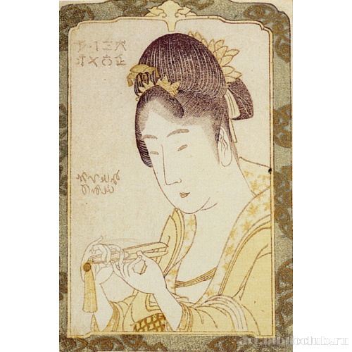 Красавица, стригущая ногти