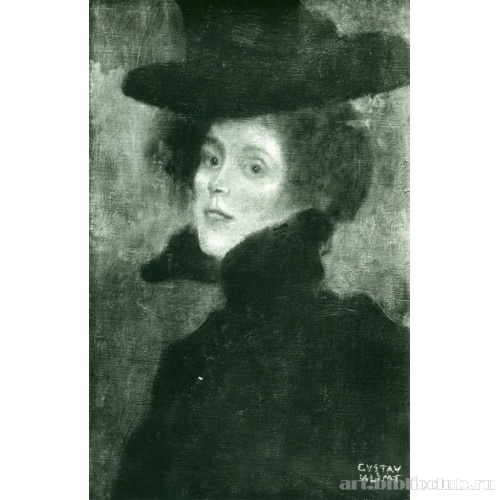 Портрет женщины на красном фоне