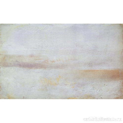 Спокойное море с серыми облаками вдали