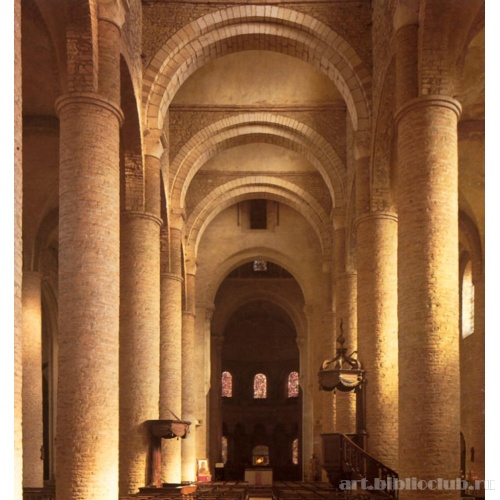 Церковь аббатства Сен-Филибер в Турню. Вид на восточное окончание нефа
