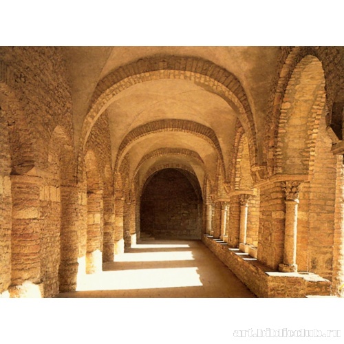 Церковь аббатства Сен-Филибер в Турню. Галерея клуатра