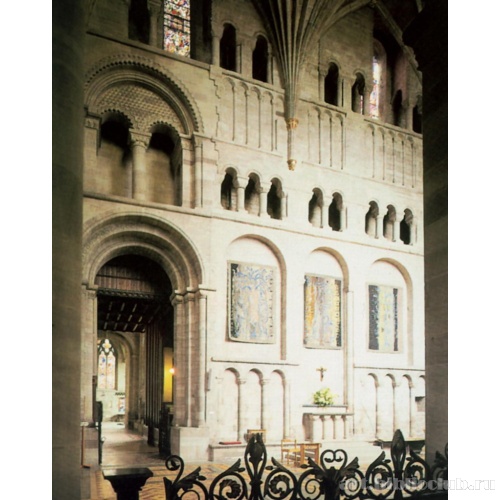 Собор. Восточная стена южного крыла трансепта