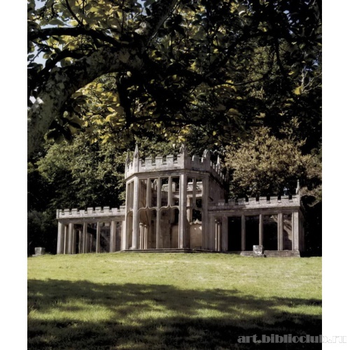 Замок Калзин. Павильон в большом замковом парке