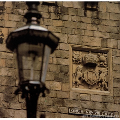 Виндзорский замок. Герб Генриха VIII над воротами