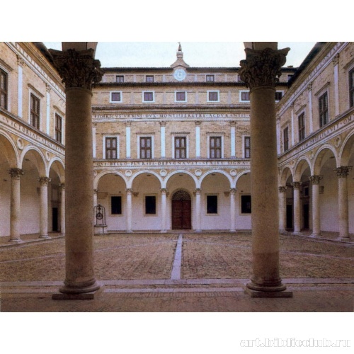 Палаццо Дукале. Внутренний двор