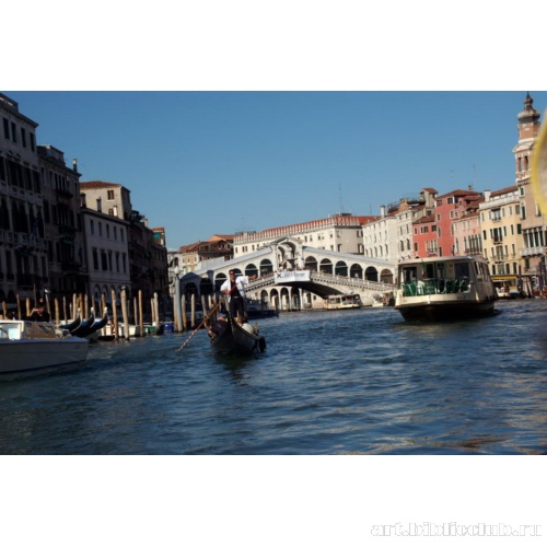 Мост Риальто через Большой канал в Венеции