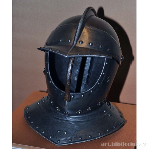 Шлем из комплекта полудоспехов