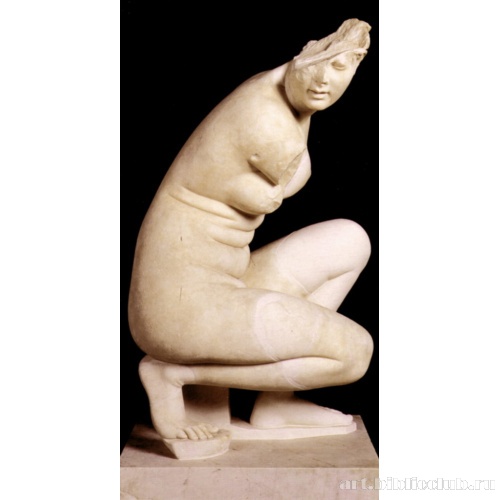 Афродита, присевшая на корточки