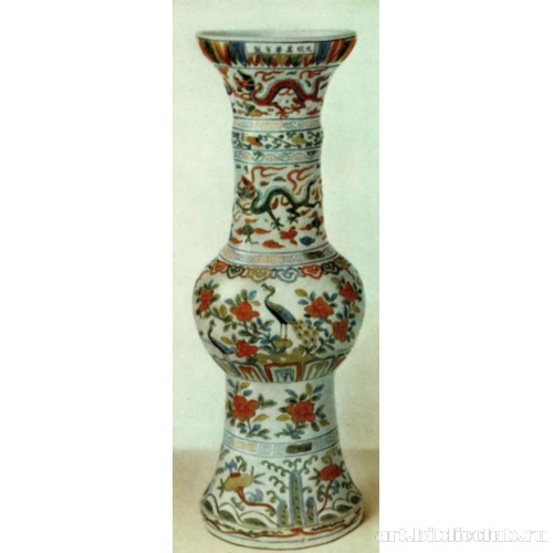 Ваза с изображением цветов и фениксов