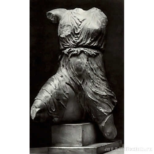 Ника (Ирида). Статуя с западного фронтона Парфенона